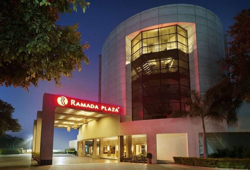 호텔 Ramada Plaza By Wyndham Jhv Varanasi