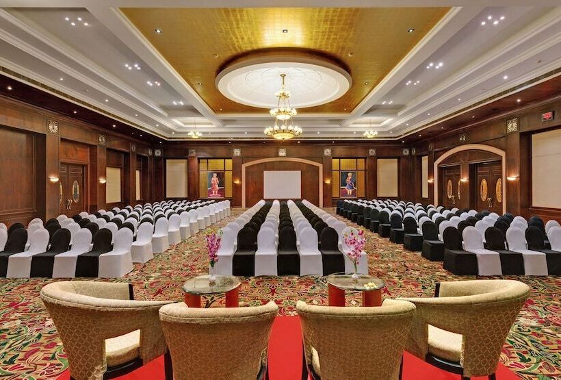 호텔 Ramada Plaza By Wyndham Jhv Varanasi