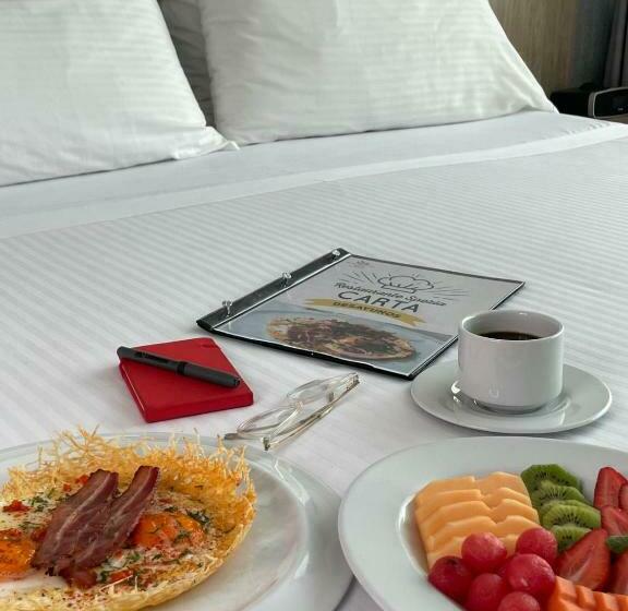 Отель San Fernando Plaza