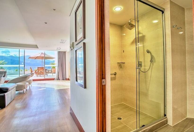 Отель San Fernando Plaza