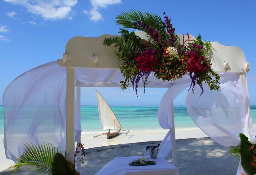 Отель Sultan Sands Island Resort & Spa