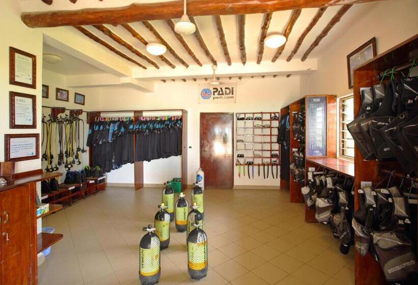 Отель Sultan Sands Island Resort & Spa