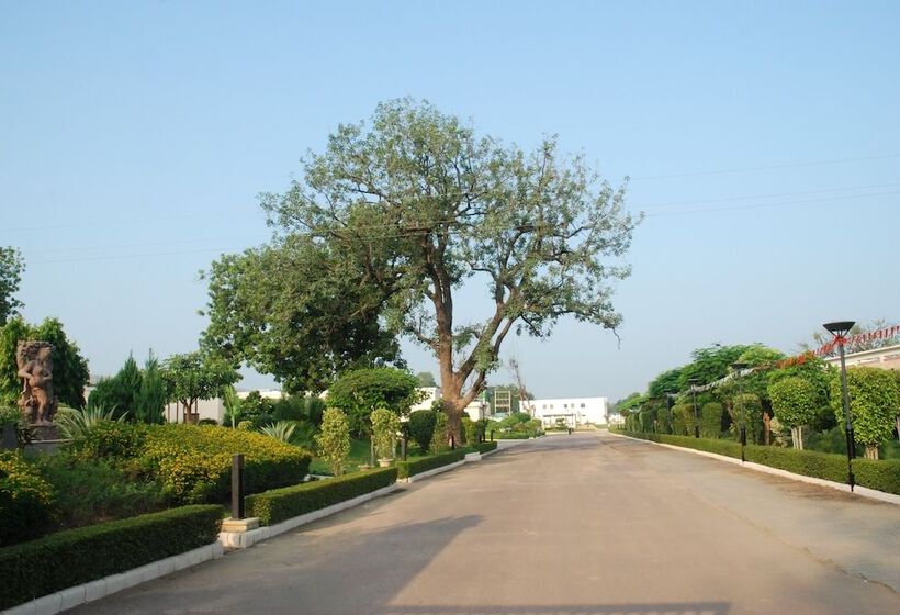 ホテル The Lalit Temple View