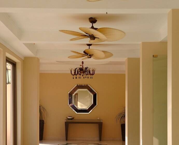 ホテル The Lalit Temple View