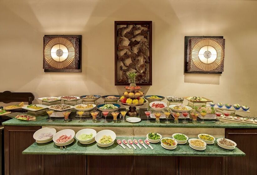 ホテル The Lalit Temple View