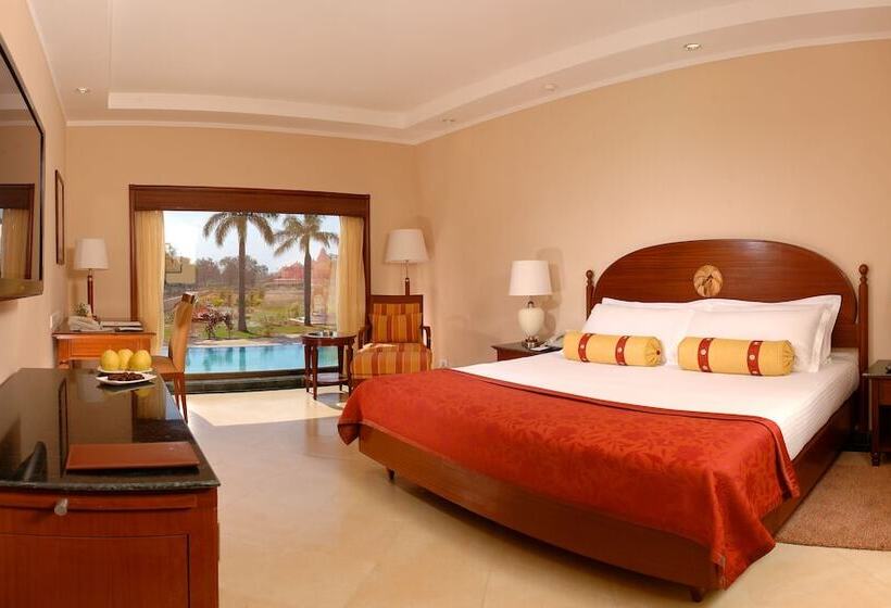 ホテル The Lalit Temple View