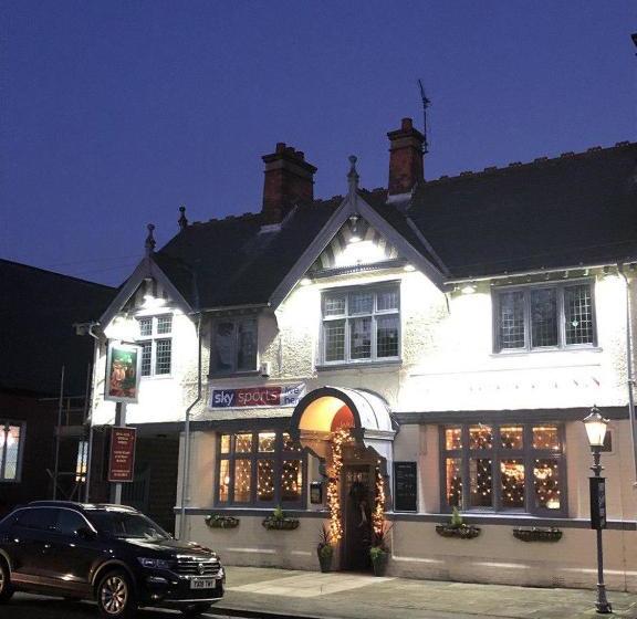 هتل The Saddle Inn