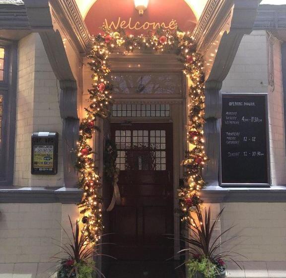 هتل The Saddle Inn