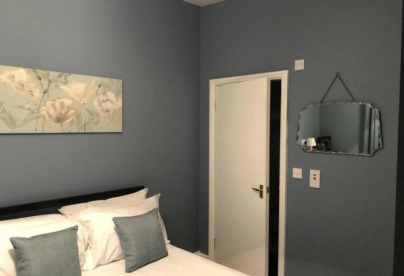 هتل The Saddle Inn