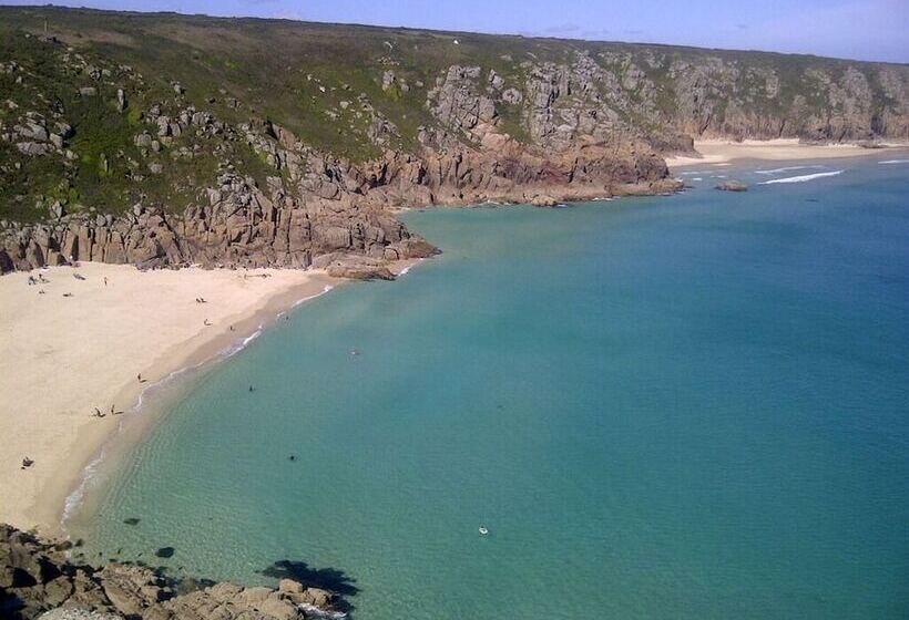 ホテル The Wellington