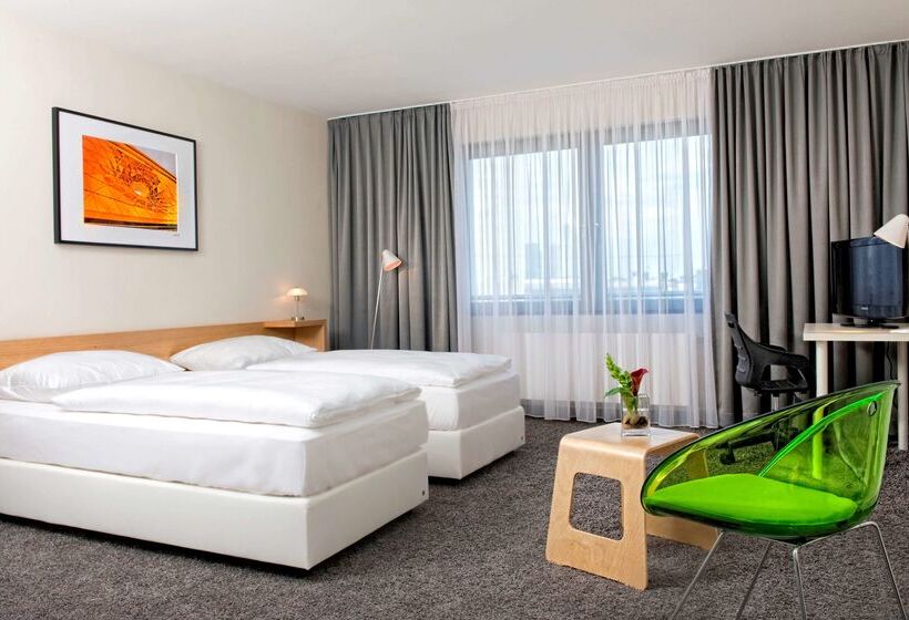Отель Tryp By Wyndham Frankfurt