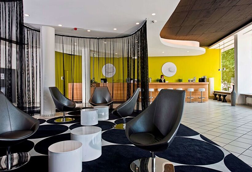 Отель Tryp By Wyndham Frankfurt