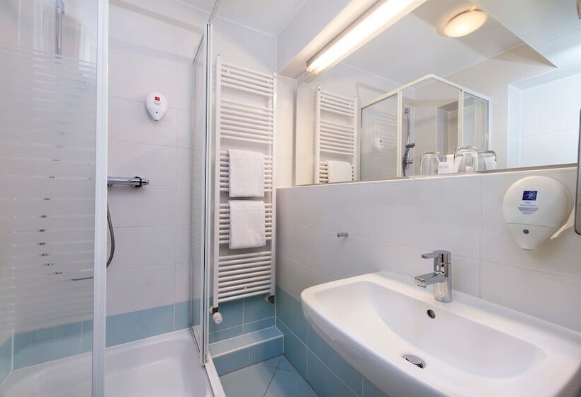 Отель Tryp By Wyndham Frankfurt