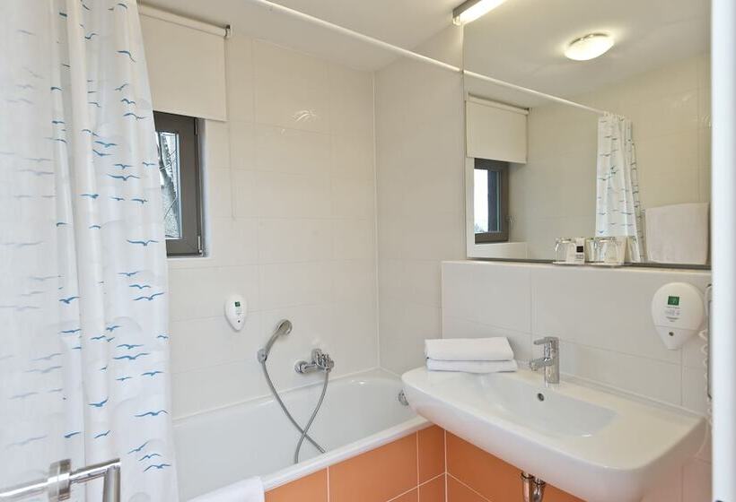 Отель Tryp By Wyndham Frankfurt