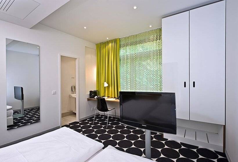 Отель Tryp By Wyndham Frankfurt