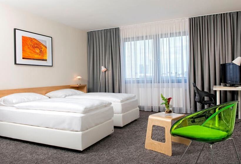 Отель Tryp By Wyndham Frankfurt