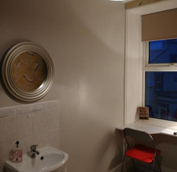 בית מלון כפרי Wavecrest