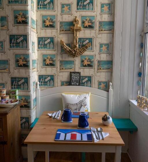 בית מלון כפרי Wavecrest