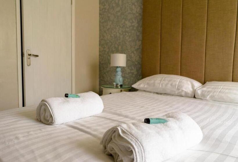 בית מלון כפרי Wavecrest