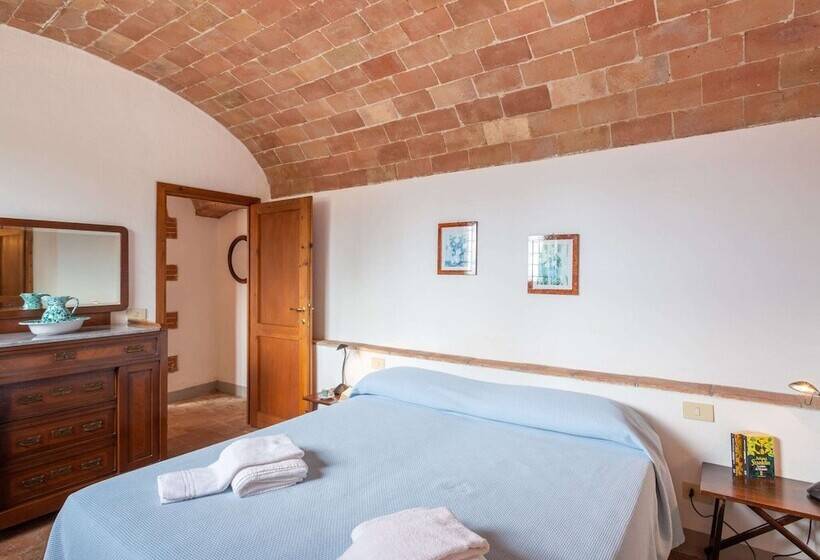 Cottage In Tavarnelle Val Di Pesa With Pool And Garden