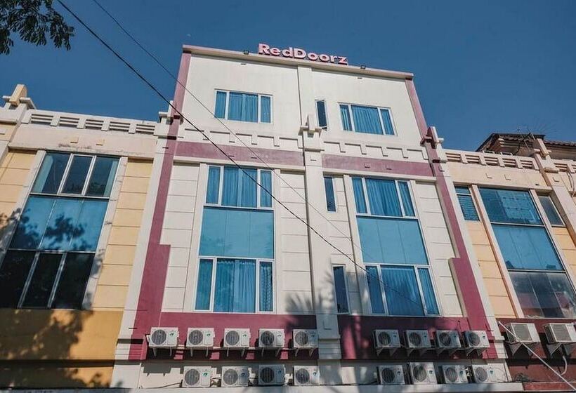 酒店 Reddoorz Plus Near Soekarno Hatta Airport Taman Mahkota