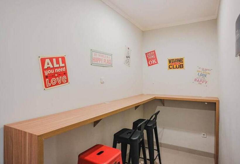 酒店 Reddoorz Plus Near Soekarno Hatta Airport Taman Mahkota