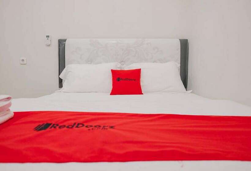 酒店 Reddoorz Plus Near Soekarno Hatta Airport Taman Mahkota