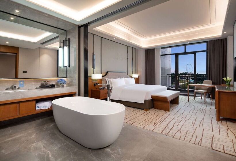 בית מלון כפרי Wyndham Xinyi Lotus Lake