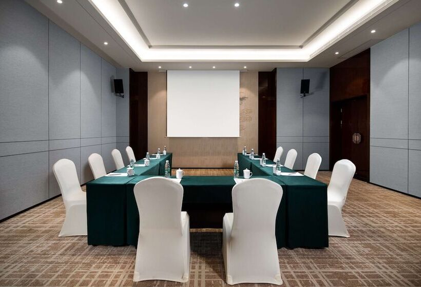 בית מלון כפרי Wyndham Xinyi Lotus Lake