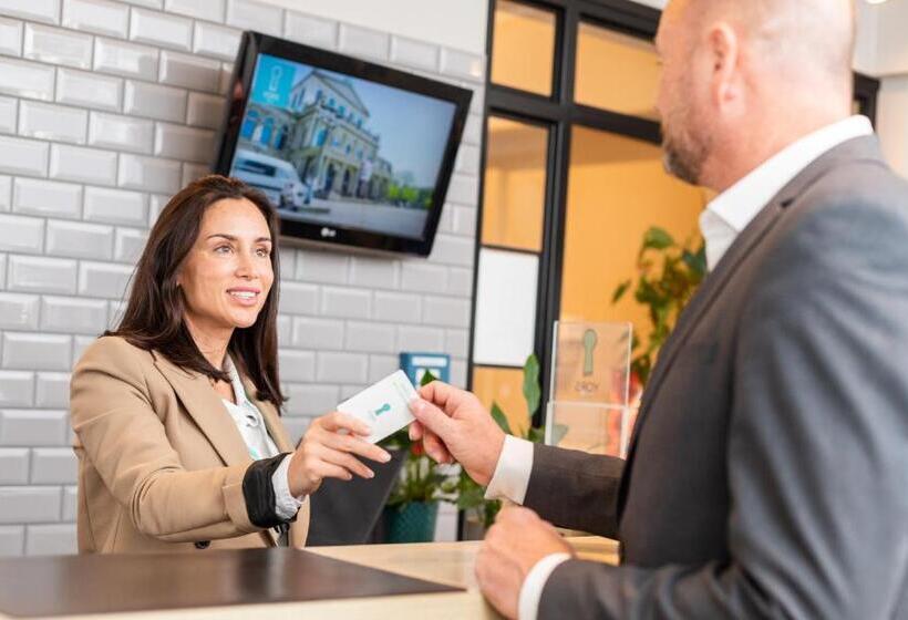 هتل Yors Boutique