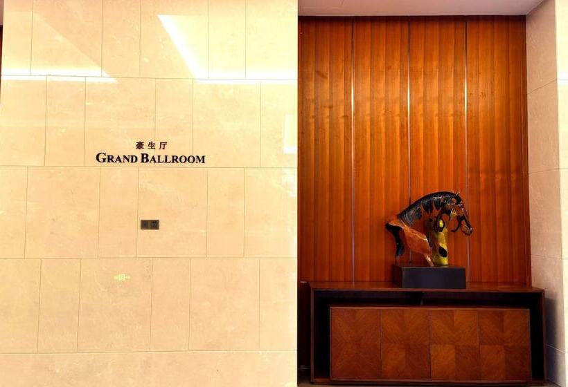 Howard Johnson The Bund Hotel Gasa