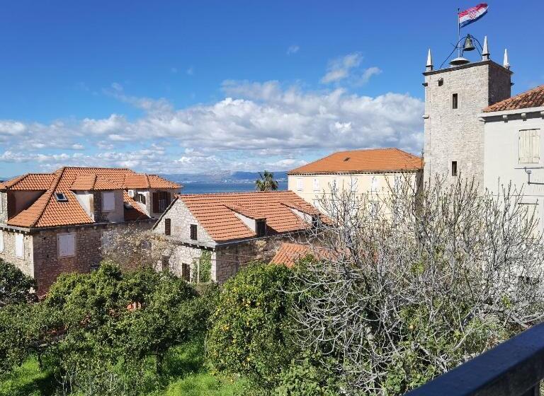 بنسيون Apartments Neva Supetar