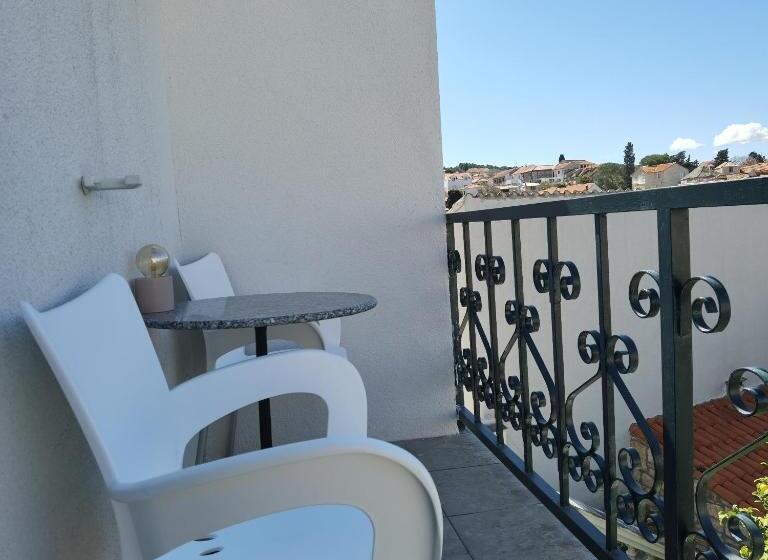 פנסיון Apartments Neva Supetar
