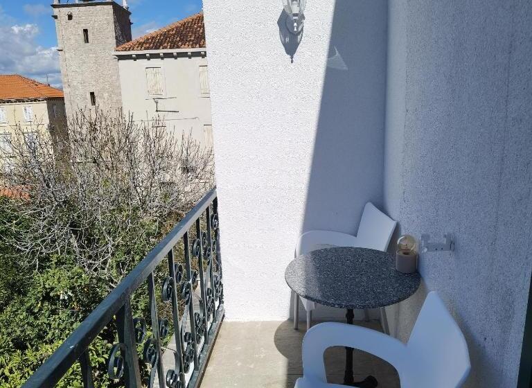 פנסיון Apartments Neva Supetar