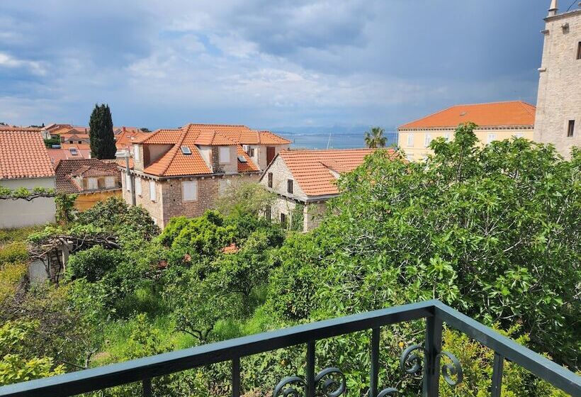 פנסיון Apartments Neva Supetar