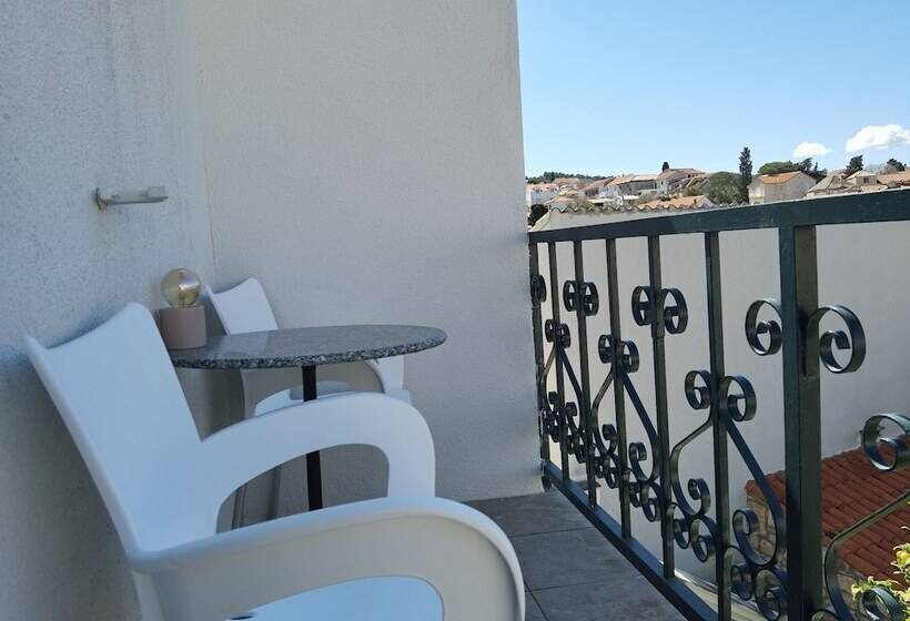 פנסיון Apartments Neva Supetar