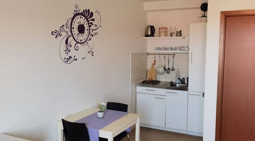 פנסיון Apartments Neva Supetar