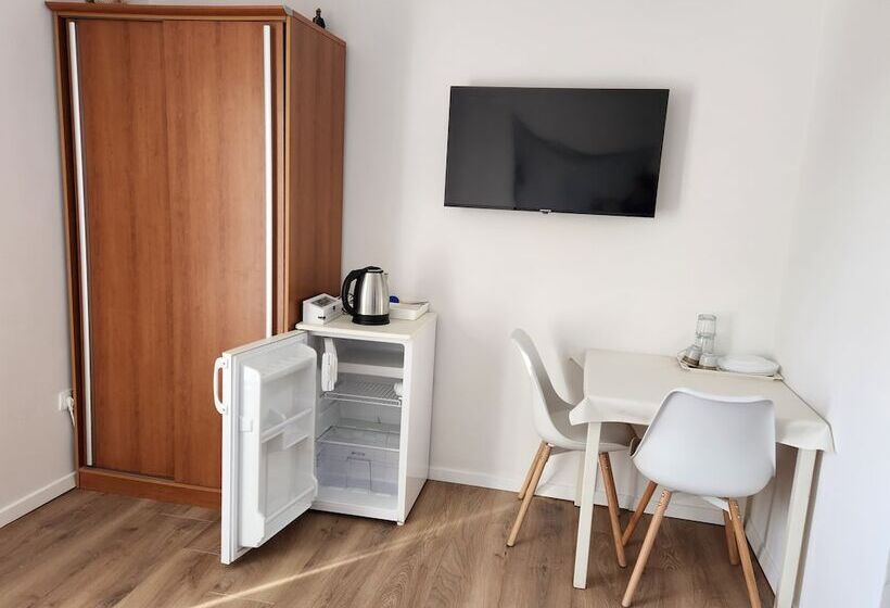 פנסיון Apartments Neva Supetar