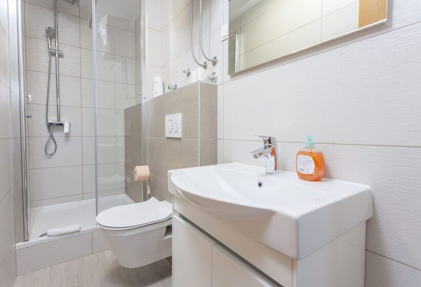 پانسیون Apartments & Rooms Alagic