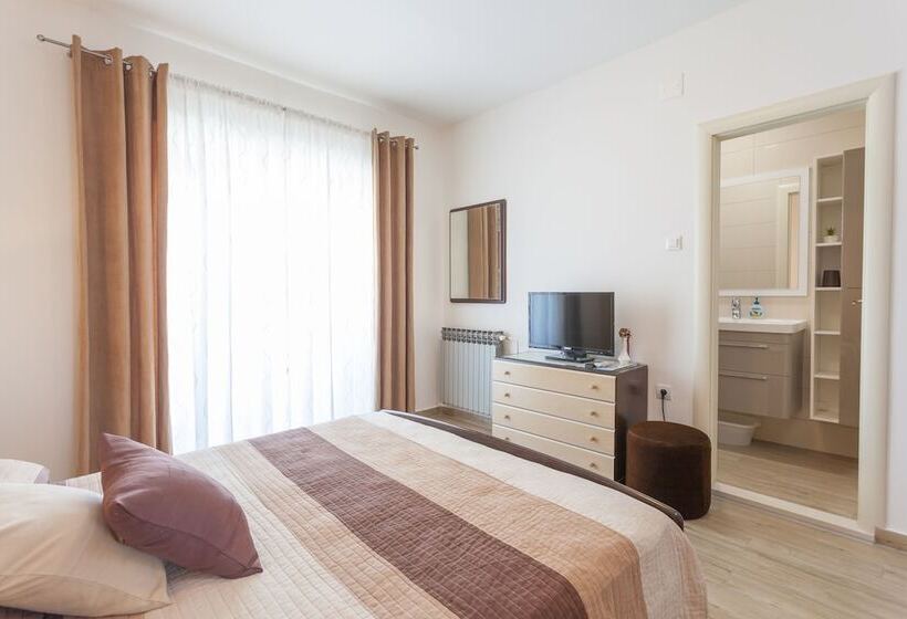 پانسیون Apartments & Rooms Alagic