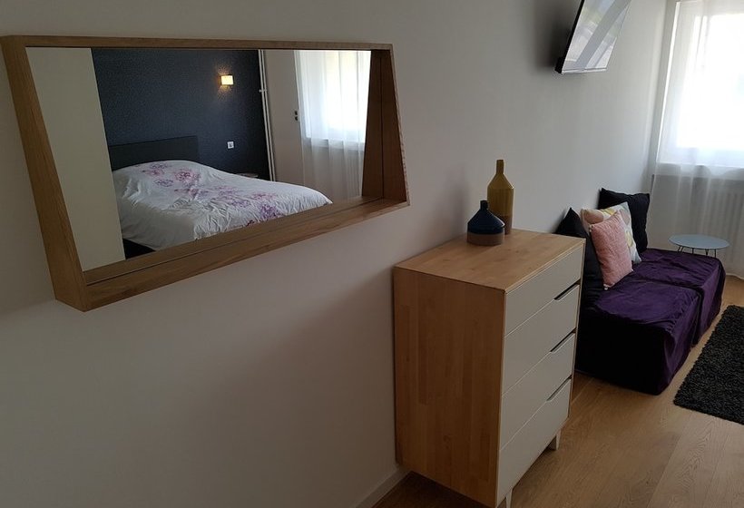 펜션 La Belle Jaune  Bed And Breakfast