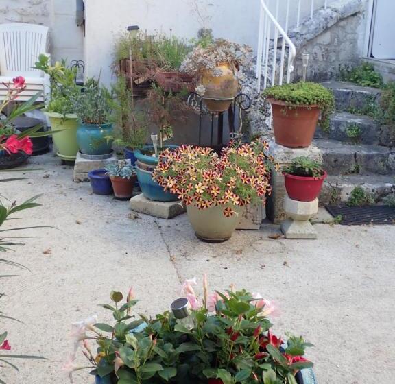 Пансион La Miramboise, Chambres Et Table D Hôtes