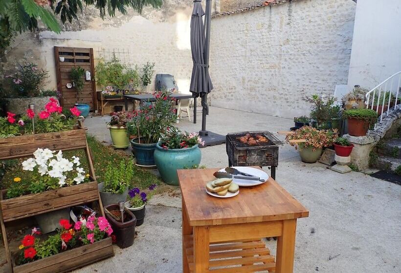 Пансион La Miramboise, Chambres Et Table D Hôtes