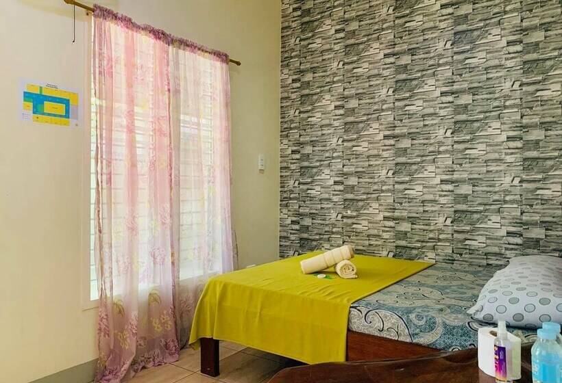 پانسیون Pisces Tourist Inn   Port Barton