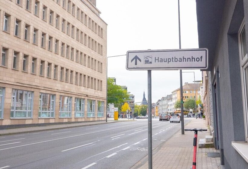 Relax Aachener Boardinghouse Main Train Station