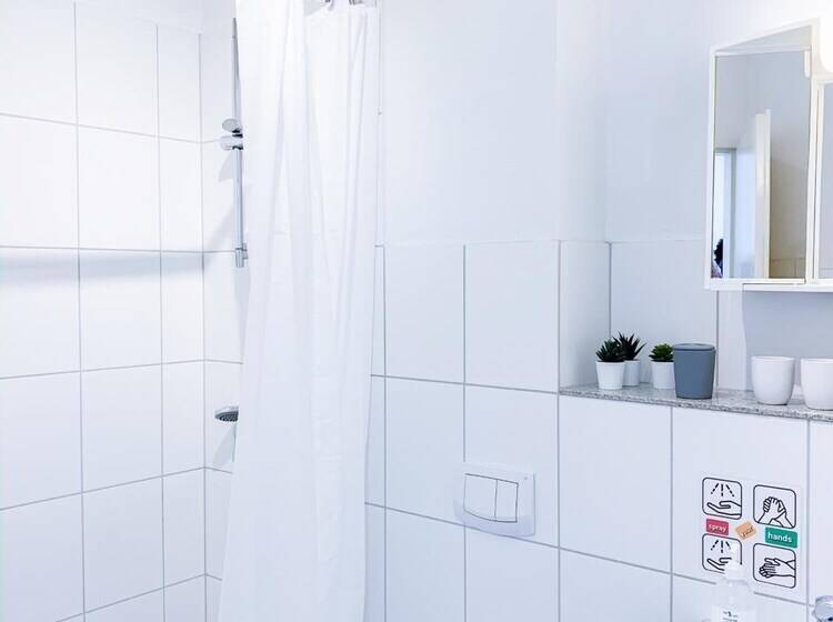 Relax Aachener Boardinghouse Main Train Station