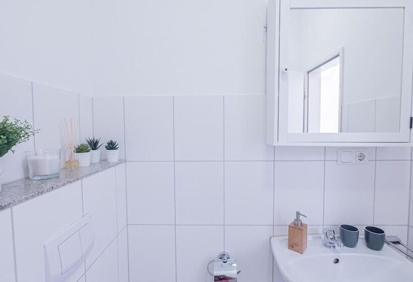 Relax Aachener Boardinghouse Main Train Station