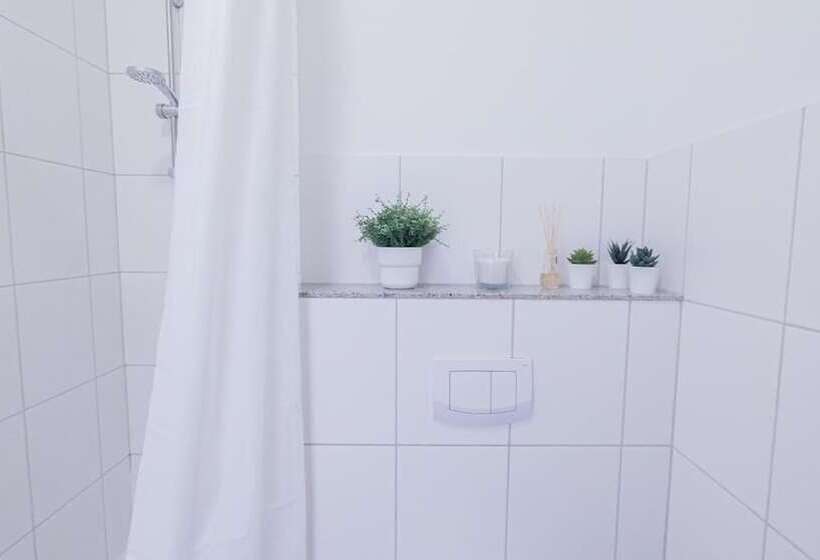 Relax Aachener Boardinghouse Main Train Station