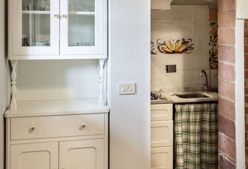 Spacious Cottage In Palaia With Private Pool