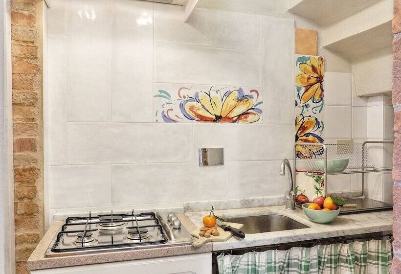 Spacious Cottage In Palaia With Private Pool